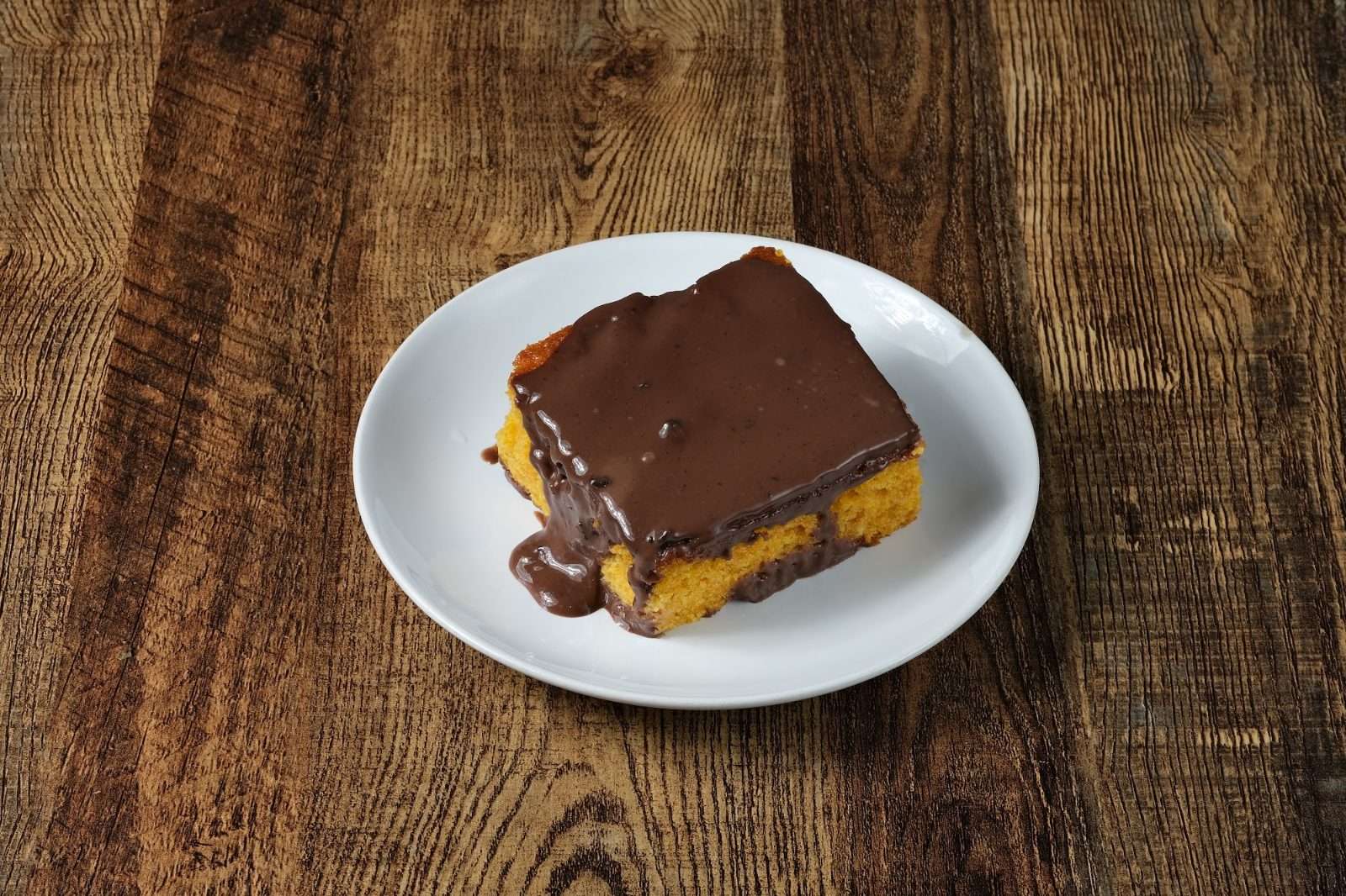 Brazilian carrot cake with chocolate topping